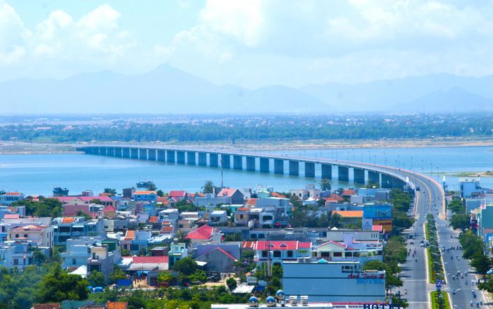 Khám phá Cầu Hùng Vương ở Phú Yên và chụp hình sống ảo với 7749 bức ảnh