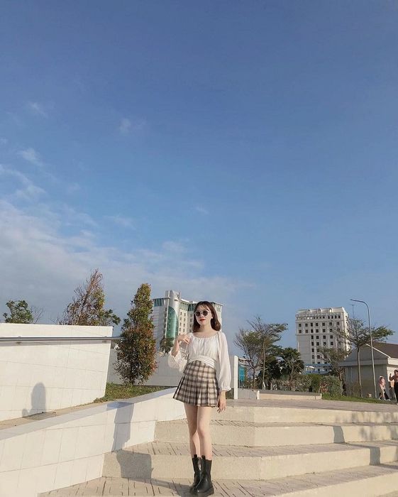 Hồ Điều Hoà Hồ Sơn - Nét đẹp nhân tạo đầy sức cuốn hút khiến ai cũng phải trầm trồ