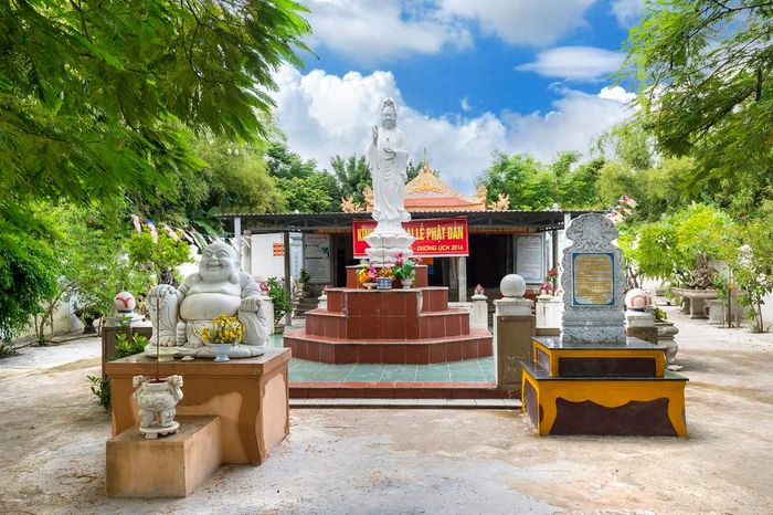 Tới Chùa Quan Âm Tự Quảng Bình nghe kể truyền thuyết linh thiêng 5