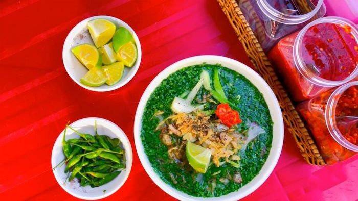 Bánh canh hẹ Phú Yên - Một món ăn không thể bỏ qua đối với những người đam mê hẹ