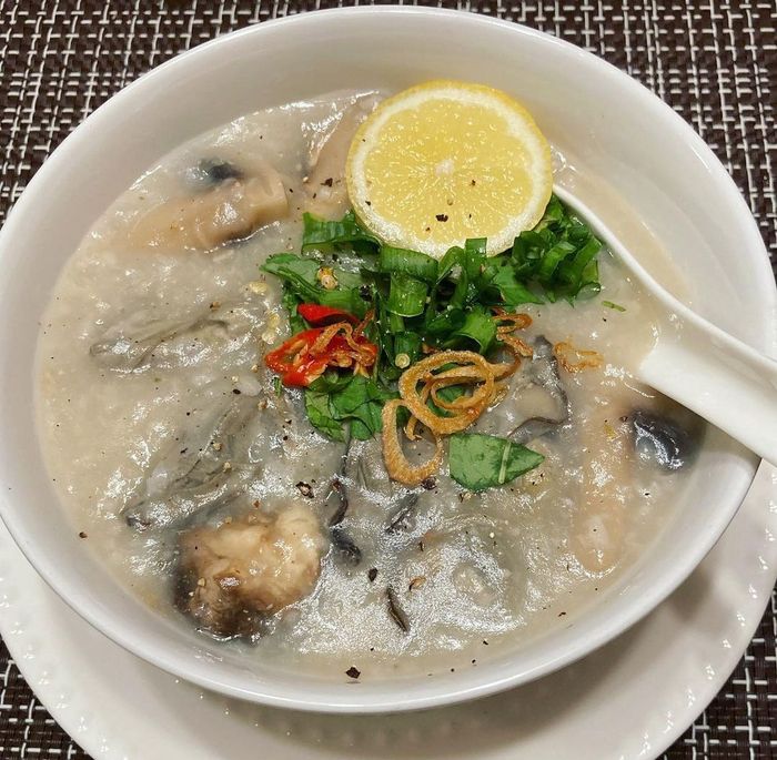 Thưởng thức hương vị đặc biệt của Cháo hàu Quảng Bình