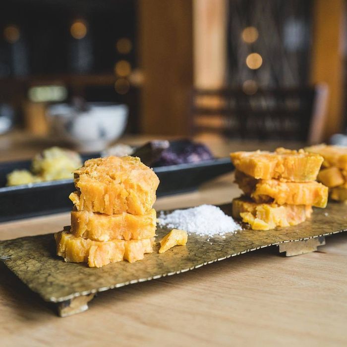 The Hill Station Signature restaurant Sapa - Địa điểm nổi tiếng với món gà nướng hấp dẫn
