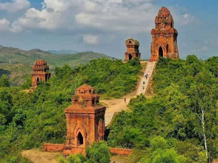 Tháp Bánh Ít, nét đẹp Chămpa cổ độc đáo giữa lòng Bình Định 3