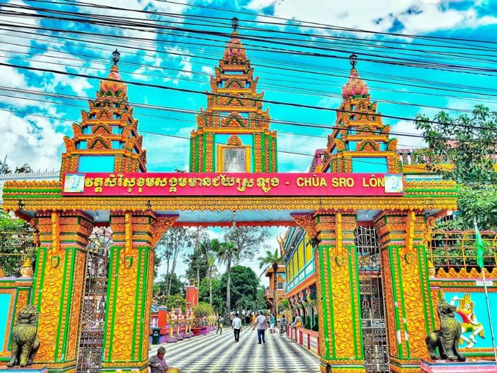 Chùa Sà Lôn (Chùa Chén Kiểu) với kiến trúc độc đáo nhất ở vùng sông nước 3