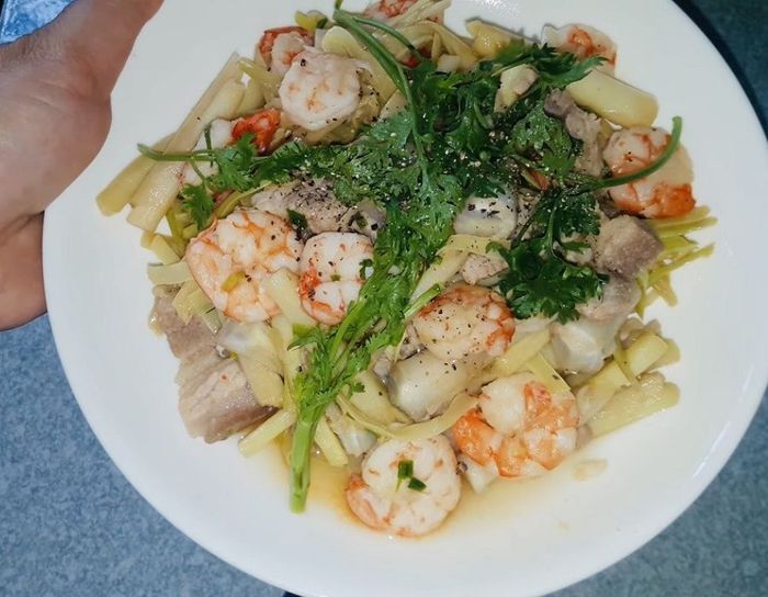 Hương vị Dưa bồn bồn Sóc Trăng giữa cơn mưa lớn đang rơi như hạt đá