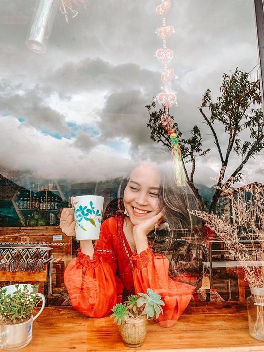 Bên bờ sông tại Lá Đỏ Homestay - Ngắm toàn cảnh hùng vĩ của núi rừng Sapa 8