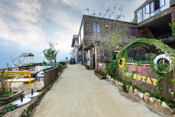 Bên bờ sông gần Lá Đỏ Homestay - Thưởng ngoạn toàn cảnh hùng vĩ của núi rừng Sapa 4