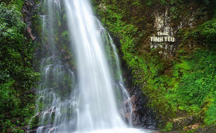 Check in Suối Vàng - Thác tình yêu vô cùng hấp dẫn ở Sapa 5