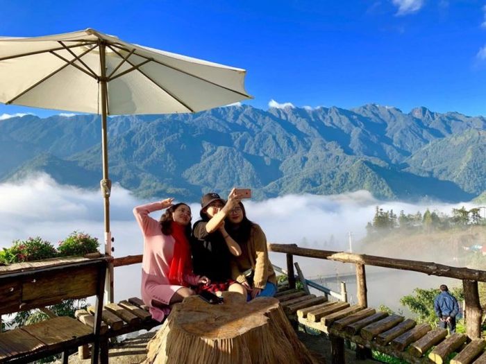 Bên bờ sông tại Lá Đỏ Homestay - Thưởng ngắm toàn cảnh hùng vĩ của núi rừng Sapa 16