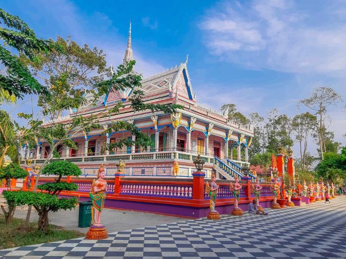 Chùa Sà Lôn (Chùa Chén Kiểu) với kiến trúc đặc sắc nhất miền sông nước 2