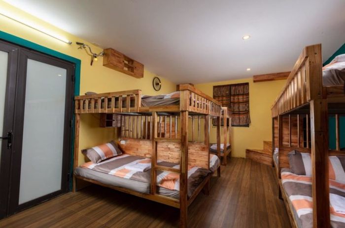 Bên bờ sông tại Lá Đỏ Homestay - Thưởng ngắm toàn cảnh hùng vĩ của núi rừng Sapa 13