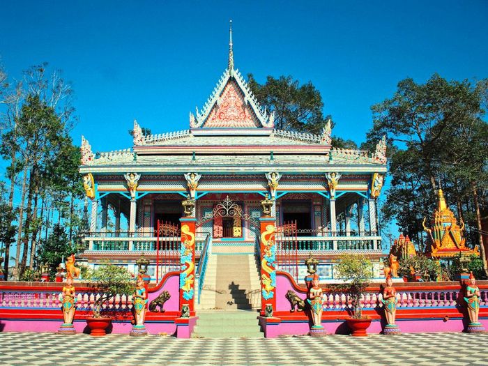 Chùa Sà Lôn (Chùa Chén Kiểu) với kiến trúc đặc sắc nhất ở vùng sông nước 5