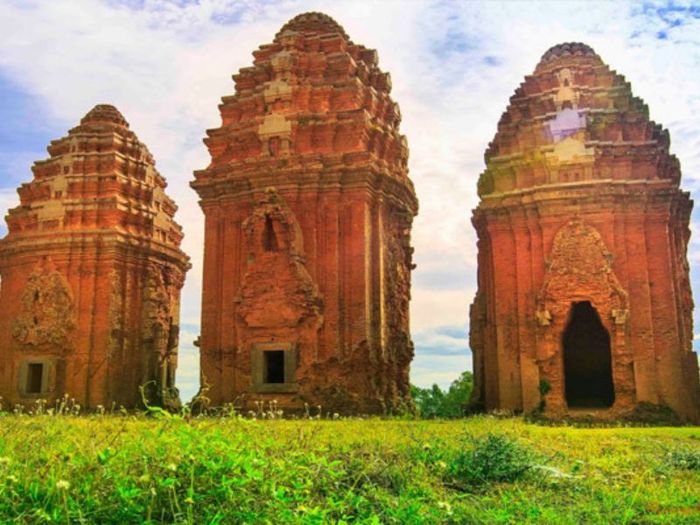 Tháp Bánh Ít, vẻ đẹp mang dấu ấn Chămpa cổ giữa lòng Bình Định 5