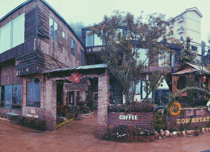 Bên bờ sông tại Lá Đỏ Homestay - Thưởng ngắm toàn cảnh hùng vĩ của núi rừng Sapa 15