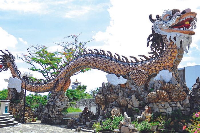 Chùa La Hán - điểm hành hương tâm linh đẹp như truyện cổ tích ở Sóc Trăng 7