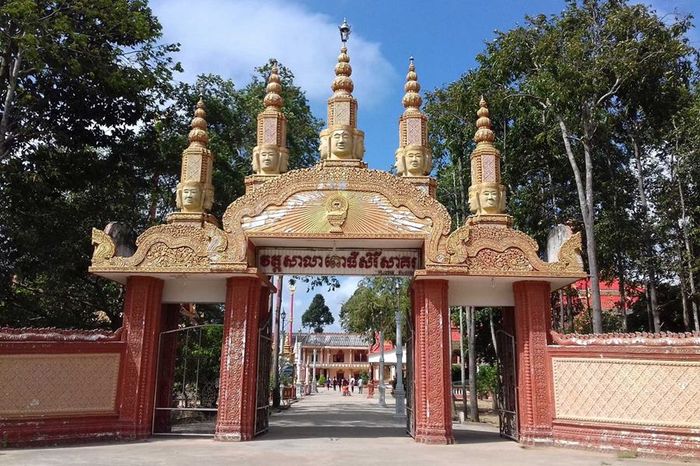 Thăm chùa Sala Phôthi Sêrây Sakô để nghe kể về truyền thuyết cá Ông 2