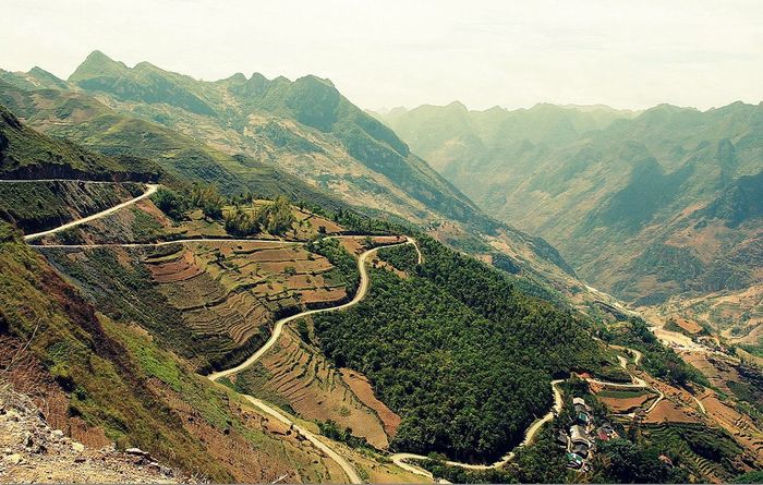 Khám phá vẻ hùng vĩ của đất trời tại Cửa khẩu Săm Pun Hà Giang.