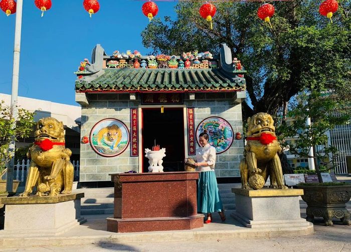 Miếu Bà Thiên Hậu ở Vĩnh Châu của người Hoa là một biểu tượng có lịch sử lâu đời và quý báu.