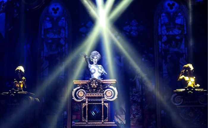 Alcazar Show du lịch khắp thế giới chỉ bằng nghệ thuật 4