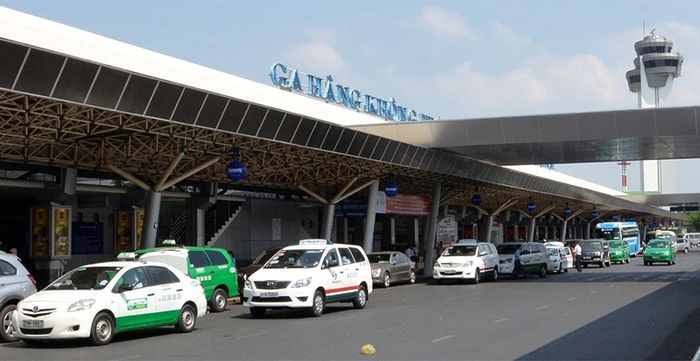 Hướng dẫn di chuyển từ sân bay Tân Sơn Nhất 4
