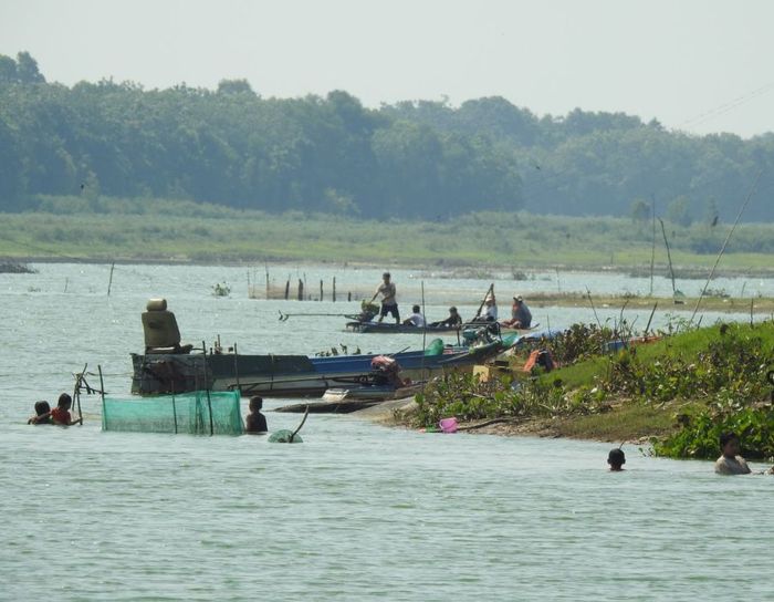 Khám phá Suối Bà Chiêm và thưởng ngoạn dòng nước trong lành