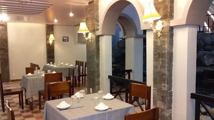 Thưởng thức các món ăn ngon và đậm đà tại Nhà hàng Lộc Phố