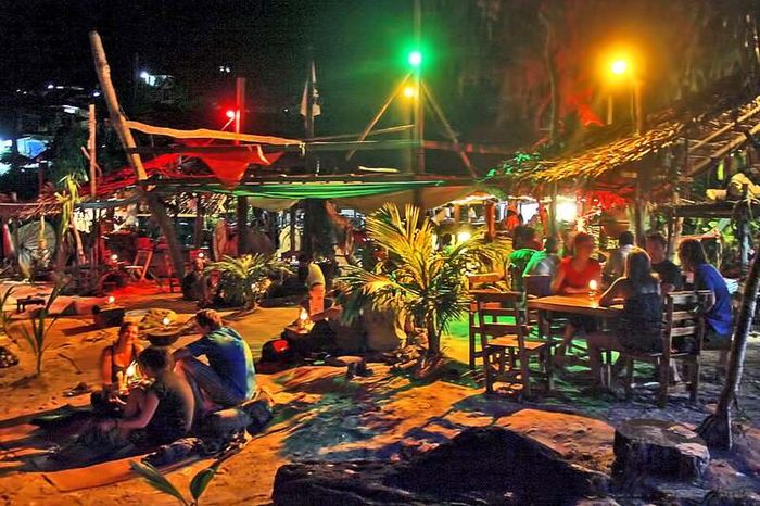 Đảo Phi Phi, viên ngọc quý của Thái Lan