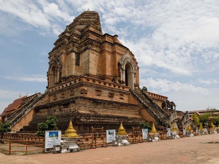 Wat Chedi Luang - nơi cổ kính và linh thiêng giữa trái tim của Chiang Mai 5