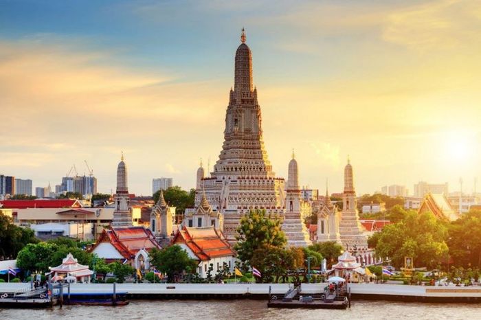 Khám phá Wat Arun để hiểu sâu hơn về trái tim văn hóa Thái Lan