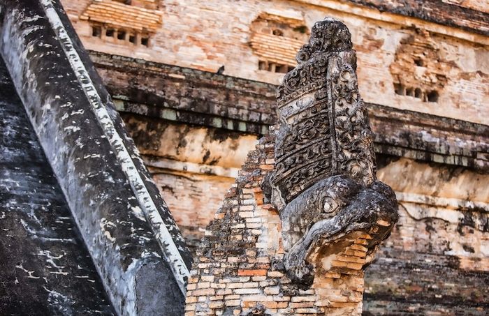 Wat Chedi Luang - một nơi cổ kính và linh thiêng ở trung tâm Chiang Mai 8
