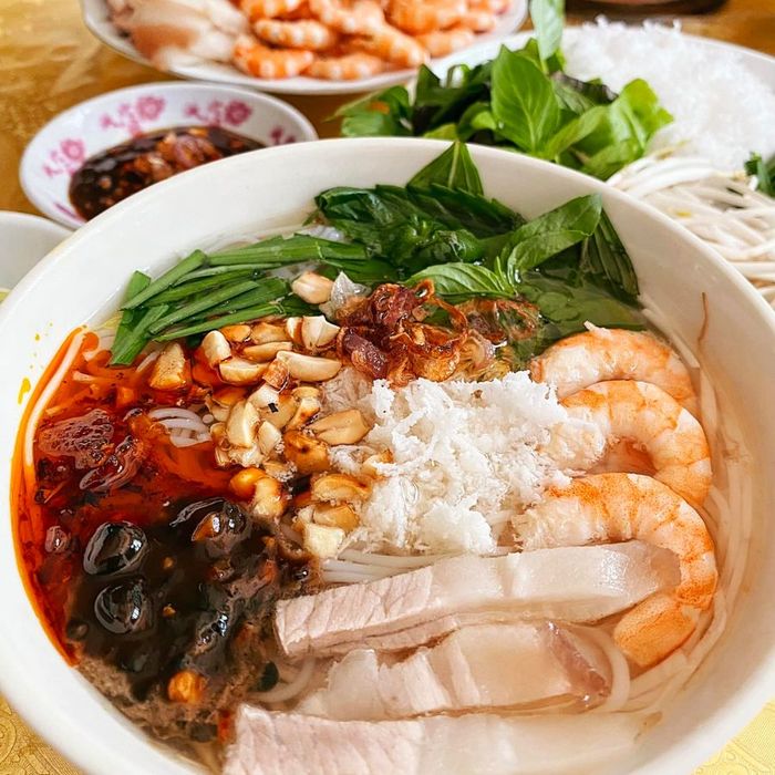 Trải nghiệm Bún gỏi dà, món đặc sản lạ từ tên đến vị