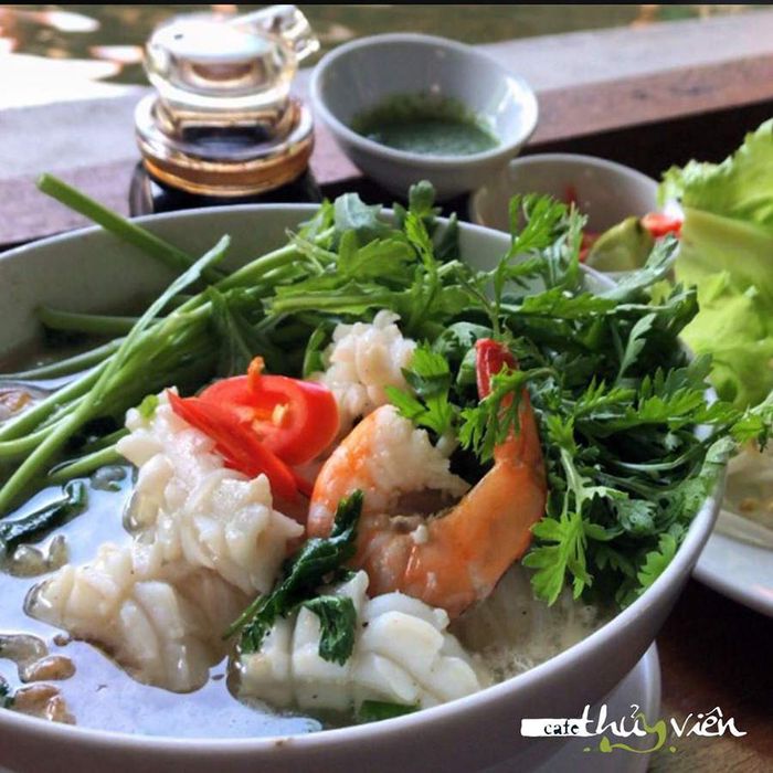 Thủy Viên quán - điểm dừng chân hoàn hảo cho những ai mong muốn tìm sự yên bình.