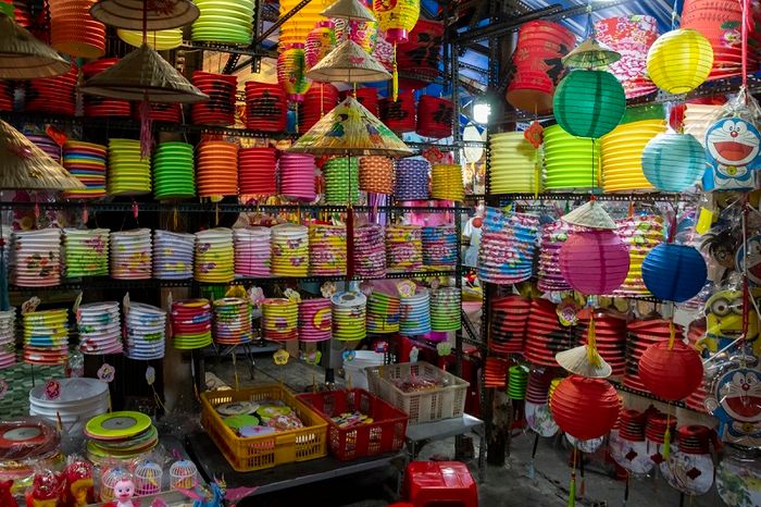 Phố lồng đèn tại Quận 5, Lương Nhữ Học lung linh sáng đẹp khắp góc đường trong dịp Trung thu