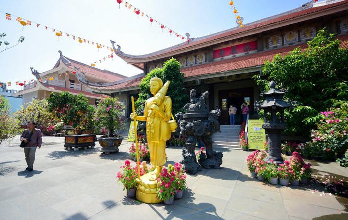 Chùa Vĩnh Nghiêm, nơi tâm linh yên bình giữa trung tâm Sài Gòn 6