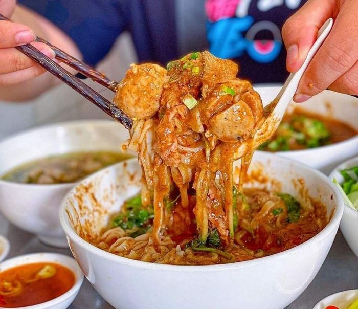 Khám phá đỉnh cao của vị giác với món Hủ tiếu sa tế Chín Hoàng 3