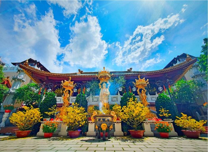 Chùa Viên Giác với tháp làm từ gốm sứ cao nhất tại Việt Nam