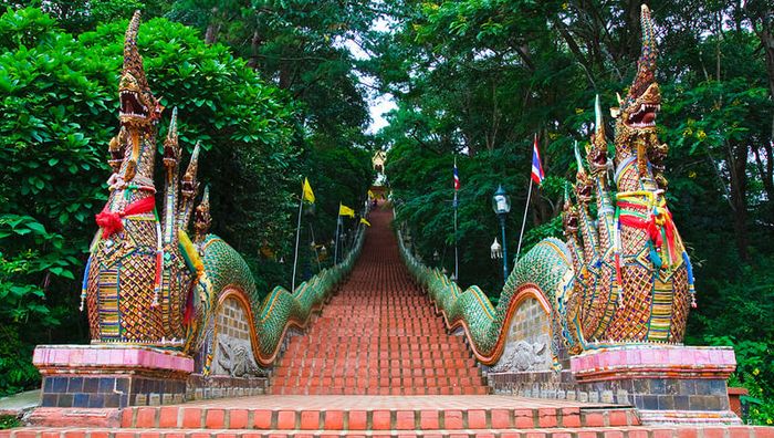 Linh thiêng của Wat Phrathat Doi Suthep, nơi gìn giữ xá lợi của Đức Phật 9