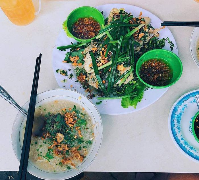 Hương vị quê hương trong từng giọt cháo cá lóc rau đắng, món quà dành cho lòng người nhớ nhung.