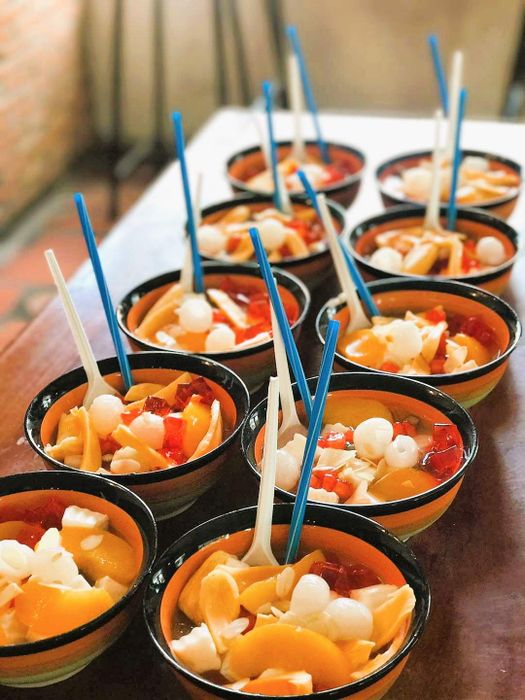 Sự thăng hoa khi thưởng thức đồ ăn vặt cùng bạn bè tại Ngõ Vàng Anh 3