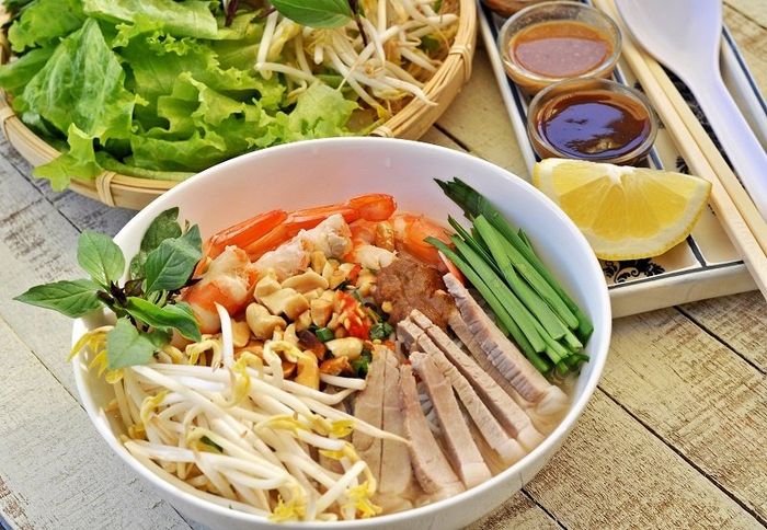 Trải nghiệm Bún gỏi dà, món ăn đặc sản lạ từ tên đến vị