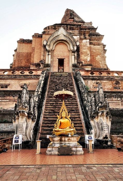 Wat Chedi Luang - một nơi cổ kính và linh thiêng ở trung tâm Chiang Mai 9