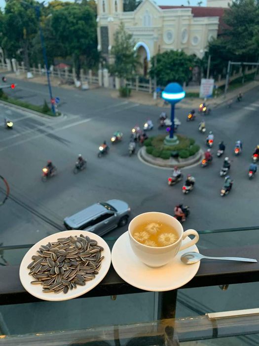 Cafe GrassLand Beverages & Cakes với không gian sân thượng cực kỳ thư giãn 7