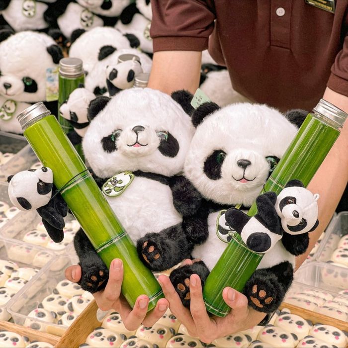 Tiệm Trà Tháng Tư - Nơi Lí Tưởng để Tránh Cơn Nóng Ở Trung Tâm Sài Gòn