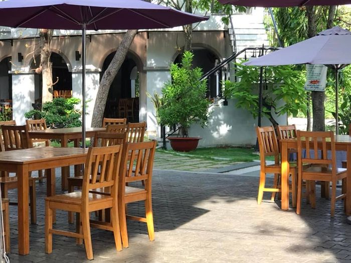 Thưởng thức các món ăn ngon và đậm đà tại Nhà hàng Lộc Phố