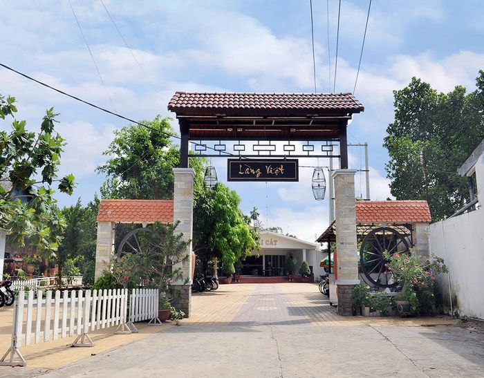 Nhà hàng Làng Việt - Nơi lý tưởng để thưởng thức những bữa ăn ngon