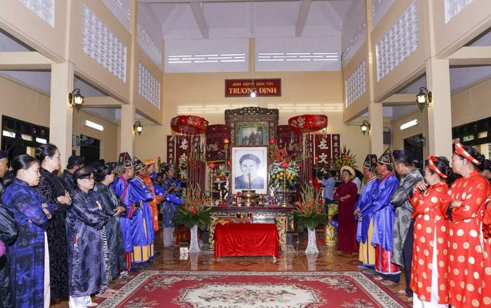 Viếng thăm Di tích lăng mộ và đền thờ Trương Định tại Gò Công 3