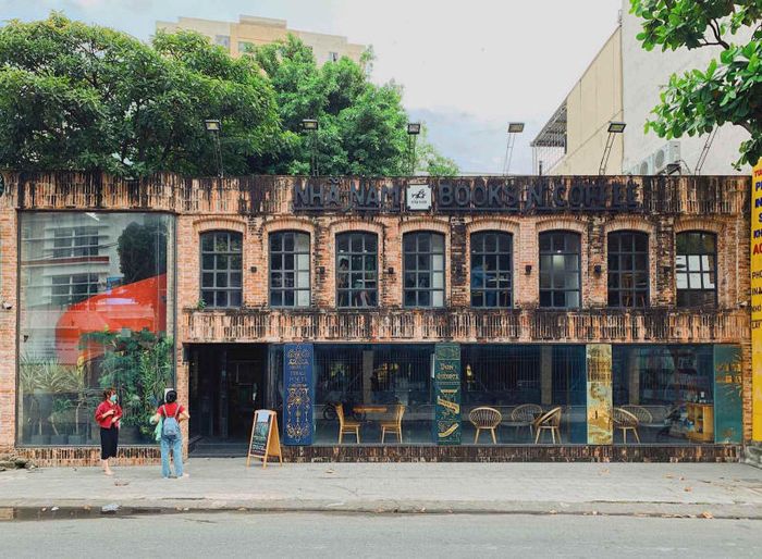Nhã Nam Books N Coffee, nơi thư giãn với cà phê sách giữa trung tâm Sài Gòn