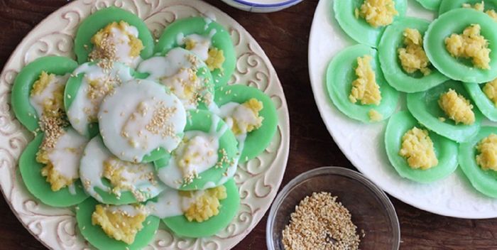 Bánh bèo ở chợ Hàng Bông, ai đã ăn cũng không khỏi khen ngon.