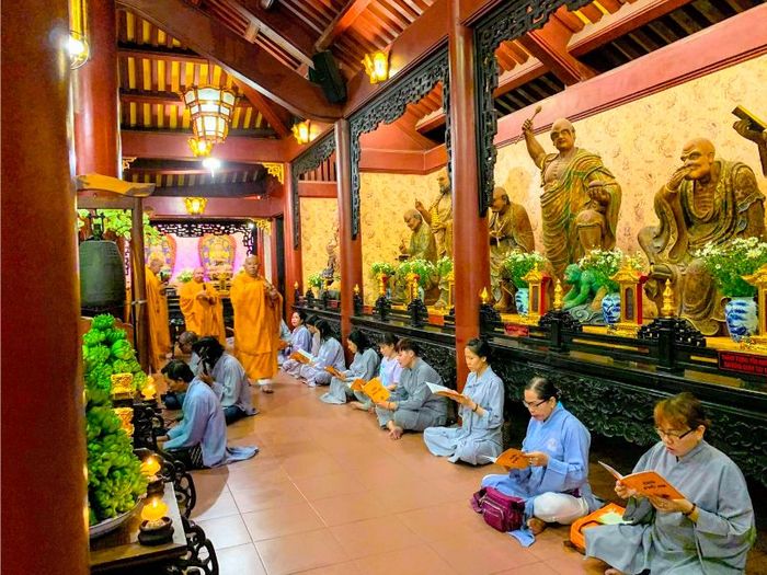 Chùa Viên Giác với tháp làm từ gốm sứ cao nhất Việt Nam 6