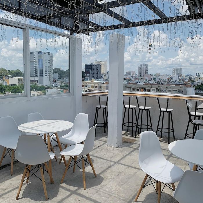 Khám phá cùng 10 quán rooftop Bình Thạnh với không gian từ thân quen đến sang trọng 8